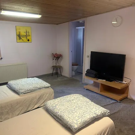 2 Hyggelige Og Rolige Vaerelser Risskov